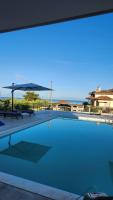 Mediterraneo Suites with Pool & Sea View Escape - Ferienwohnung Néa Kallikráteia