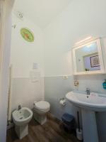 Camera Matrimoniale/Doppia con Letti Singoli con Bagno in Comune