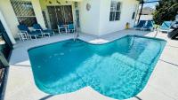 Minutes From The Fun Pet Friendly - B&B