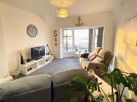 Top Floor Apt Promenade Sea Views Sleeps 6 Shore Vibes - B&B Morecambe