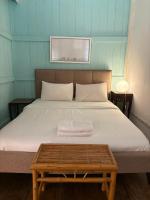 Kamer met Queensize Bed en Gedeelde Badkamer
