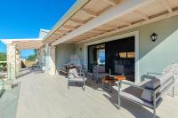 Villa Deos - Sea Views - Bed and Breakfast Kriniás