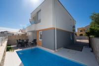 Apartment Funtastic with Private Pool - Ferienwohnung Novalja