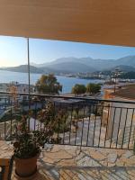 Chrisimos Apartment - B&B Himarë