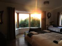 Seaview and Sunsets, Entire place, private entrance, Large Bedroom, Full kitchen and bathroom - Chambres d'hôtes Ennistymon