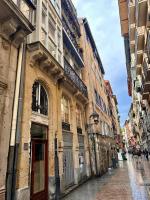 Old town city center By Sleep in Bilbao - B&B