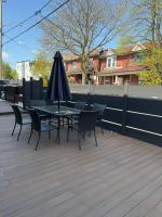 Adorable Modern Master Bedroom near Colleges and K-town - Bed and Breakfast Toronto