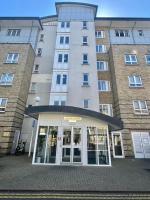 Riverside 1bd near Canary Wharf - Ferienwohnung London