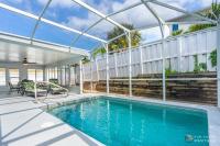 Dog Friendly and STEPS from the Ocean! Big Beach House with Pool, BBQ & Garage - B&B New Smyrna Beach