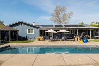 Memorable Moment at Placid Blue with Pool & Hot Tub - Chambres d'hôtes Sacramento