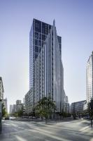 High-Rise 2BR Luxury Apartment NYC-Inspired Design with Pool Gym Parking and Waterfront Views - Ferienwohnung Melbourne