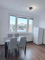 Pohodlný apartmán s klímou blízko centra Prievidza - Chambres d'hôtes Prievidza