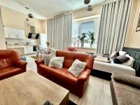 Princess main square apartment - 84 m2 - AC - Balcony - Coffee Machine - Washer - Kitchen - Parking - Ferienwohnung Poprad