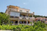 Apartments Anja with garden, balcony and sea view, 3 min walk to the beach - B&B Trogir