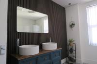 NEW 4 Bed house close to train station and town - Bed and Breakfast Blackpool