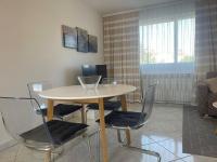 Appartamento con 2 Camere da Letto e Balcone