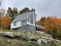 The Matterhorn House - Mountain Chalet with Hot Tub, Views, Game Room - Ideal Spring to Fall - Chambres d'hôtes Killington
