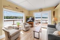 Charming Beach Cabin in Quartermaster Harbor - B&B