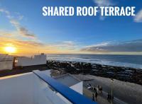 Weybeach2 -shared terrace,plaza view,sea frontline - Ferienwohnung La Santa