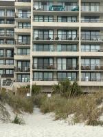The Salty Breeze - 2 Ocean Front Master's - Steps to the Beach - B&B Myrtle Beach
