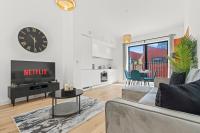 City Home - 4 Beds - Sleeps 6 - Free Parking - Bed and Breakfast