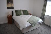 Modern 5-Bedroom Home - B&B Bristol
