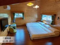 Quadruple Room with Private Bathroom