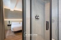 Tweepersoonskamer met 2 Aparte Bedden en Eigen Badkamer