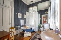 Master King Room Victorian with Private Bathroom in a Historic house - Ferienwohnung Savannah
