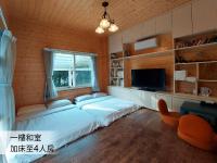 Quadruple Room with Shared Bathroom