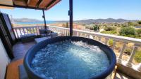 Villa Golden Sun with swimming pool and jacuzzi - B&B Anavyssos