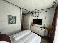 Zimmer mit Kingsize-Bett