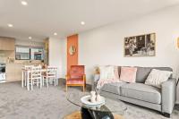 Well-styled Vibrant 2 Bed Home - Bed and Breakfast Auckland