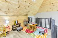 The Hut House 3BR 3BA Game Room Massage Chair - B&B Lake Ariel
