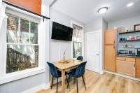 Courtyard Flat - City Center Walk to Everything - B&B San Agustín