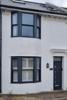 Modern Hove Home close to Brighton Beach with FREE PARKING - Ferienwohnung