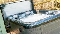 Lavender Retreat Shepherds Hut with private hot tub - Chambres d'hôtes Upper Hulme