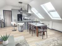 Luxury large 3-Bed Apartment with AC, Sleeps 8, Free Parking, Netflix, WiFi,120sqm size - B&B Kidlington