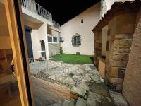 plein pied centre ville Issoire avec petite cour intérieur - B&B