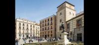 Apartment in monumental square Madrid Center - Bed and Breakfast Madrid