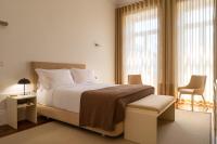 Deluxe Double or Triple Suite with Street View