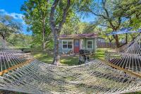 Charming Lakeview Cottage with Lake Access - B&B Kingsland