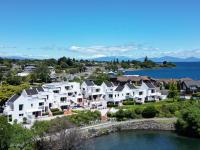 Lake Edge Resort Apartment - B&B