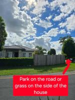 Zimmer mit Queensize-Bett und Poolblick