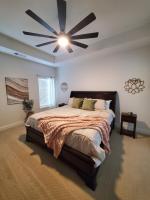 Modern 4BR 3BA Family Retreat Douglasville - B&B Douglasville