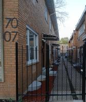 Gated Townhome, Near Lakefront and Downtown - Superfast WiFi - Bed and Breakfast