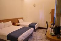 Dreibettzimmer mit Gartenblick