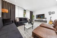 5BR Sleeps 11 Golf Course 2 min Free wifi & Parking - Ferienwohnung Luton