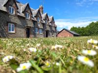 Rural Retreat near West Wittering Beach! Dog Friendly & Free Parking - Ideal Weekend Getaway! Chichester Holiday Properties - B&B