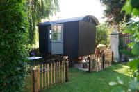 Brush Shepherd's Hut - B&B Shootend